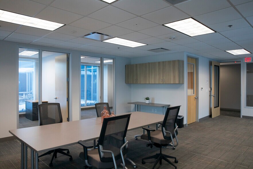 More Photos Of 1740 W 92nd St, Kansas City Office For Lease