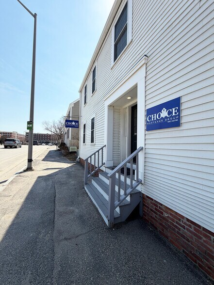 More Photos Of 118 Maplewood Ave, Portsmouth Office For Sale