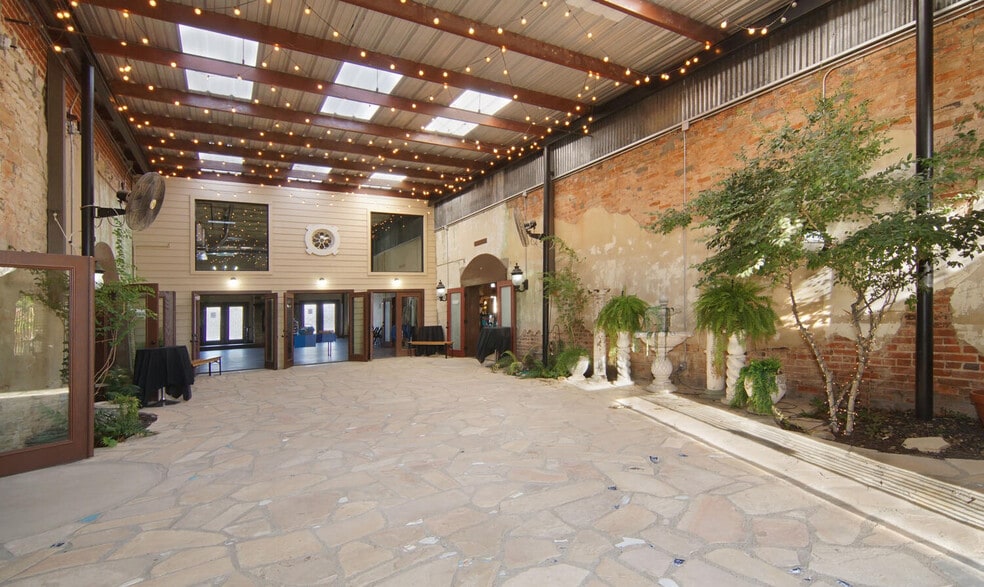 More Photos Of 124 Austin st, Comanche Bar For Sale