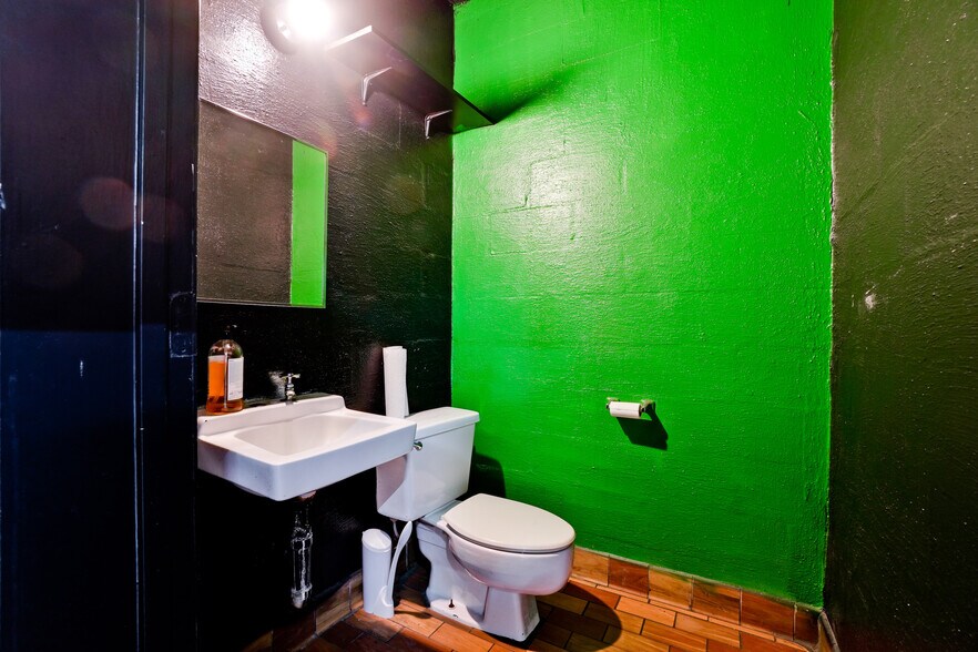 More Photos Of 6132 15th St E, Bradenton Storefront For Lease