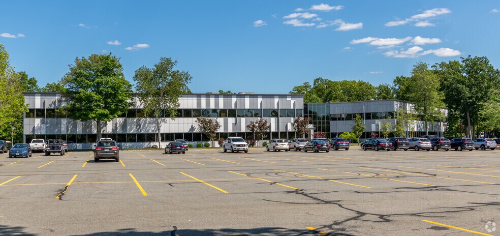 More Photos Of 101 Edgewater Dr, Wakefield Unknown For Lease