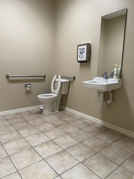 More Photos Of 3261 US Highway 441/27, Fruitland Park Medical For Lease