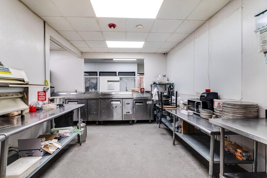 More Photos Of 3610 N Main St, Paris Restaurant For Sale