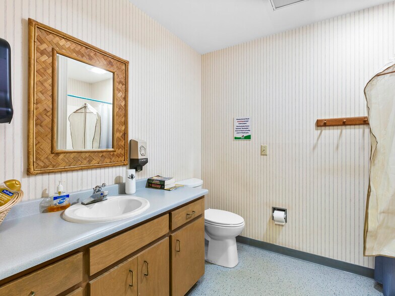 More Photos Of 157 Medical Park Dr, Brevard Medical For Lease