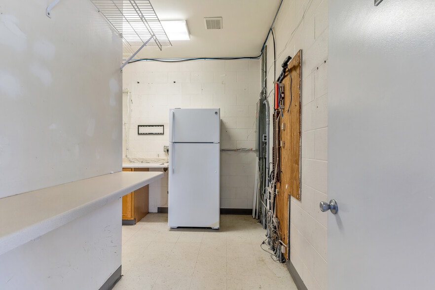 More Photos Of 11293 Torrey Rd, Fenton Storefront Retail Office For Sale