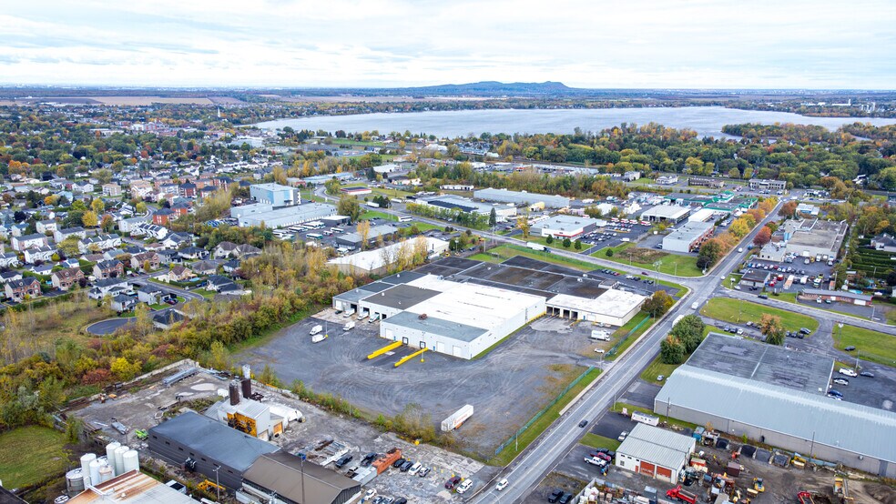 More Photos Of 2000 Boul Industriel, Chambly Warehouse For Lease