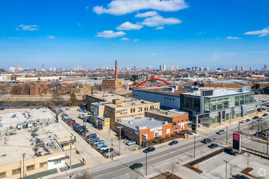 More Photos Of 2525 N Elston Ave, Chicago Showroom For Lease