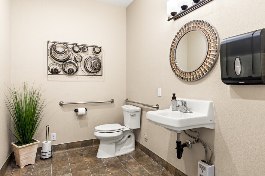 More Photos Of 669 Palmetto Ave, Chico Office For Sale