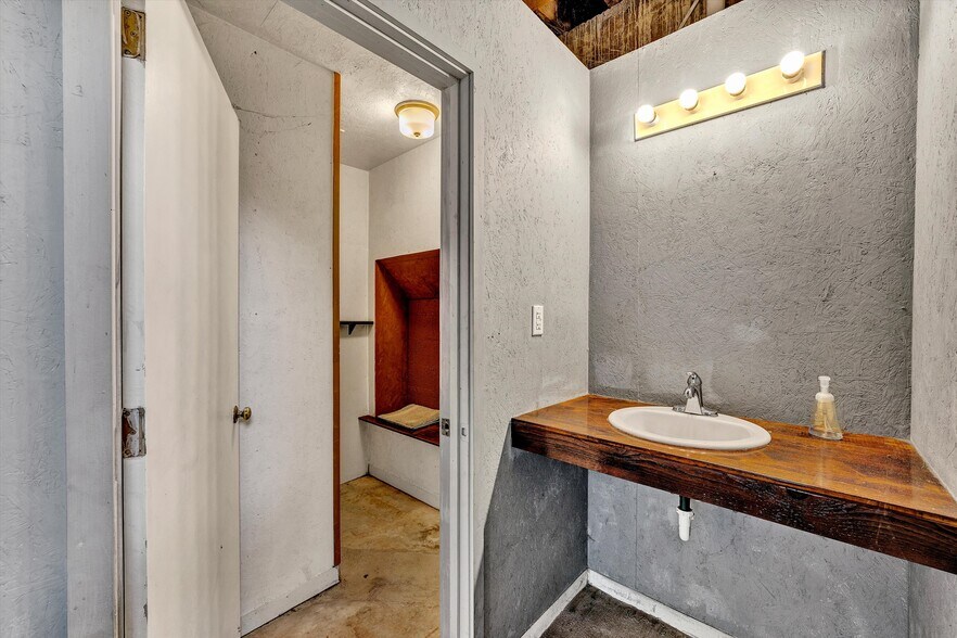 More Photos Of 106 Stoney Battery Rd, Troutville Restaurant For Sale