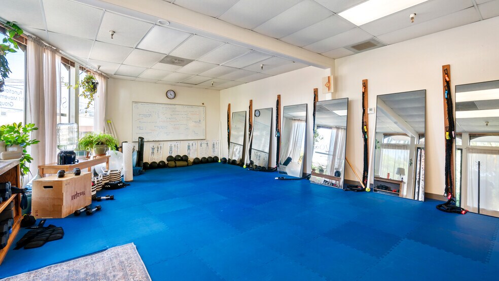 More Photos Of 367-387 N State St, Ukiah Office For Sale