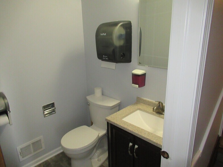 More Photos Of 5250 W Plattner Dr, Alsip Warehouse For Lease