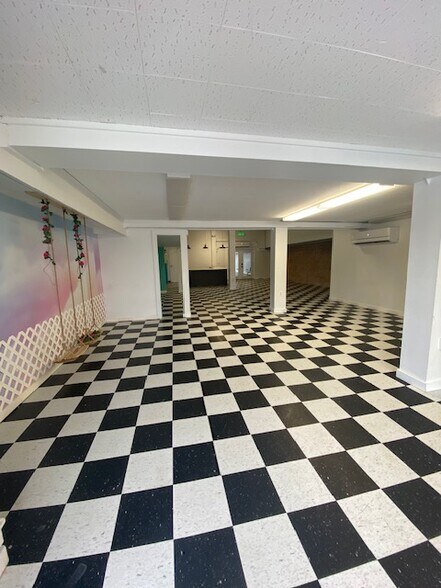 More Photos Of 23 Franklin St, Torrington Restaurant For Lease