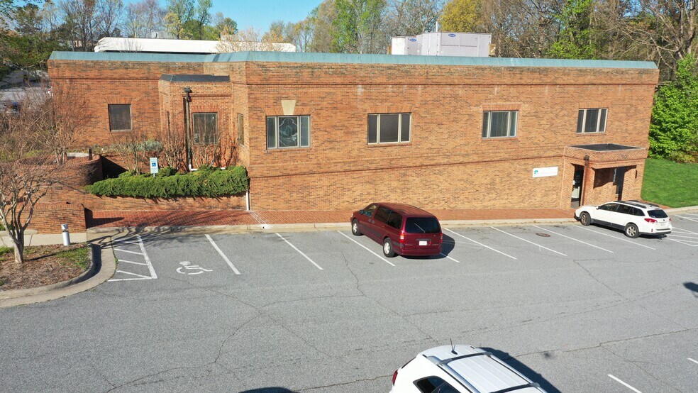 More Photos Of 130 Charlois Blvd, Winston-Salem Medical For Sale