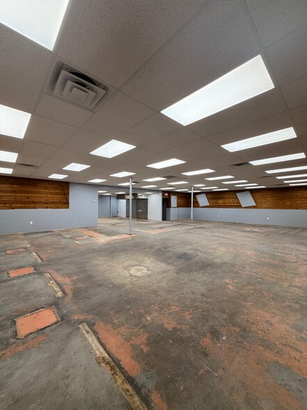 More Photos Of 3619 N 10th St, McAllen General Retail For Lease