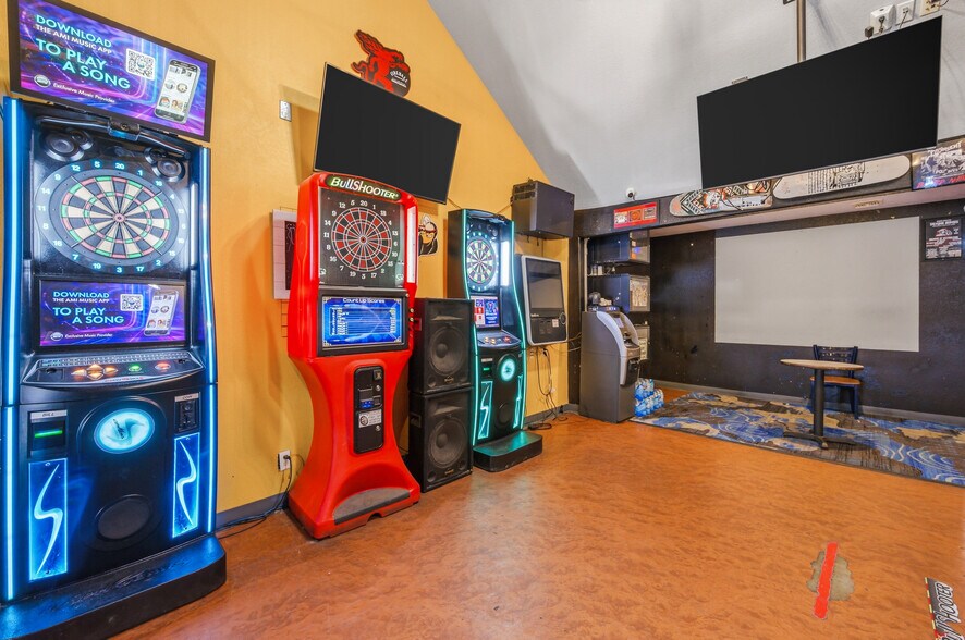 More Photos Of 877 Hancock Rd, Bullhead City Bar For Sale