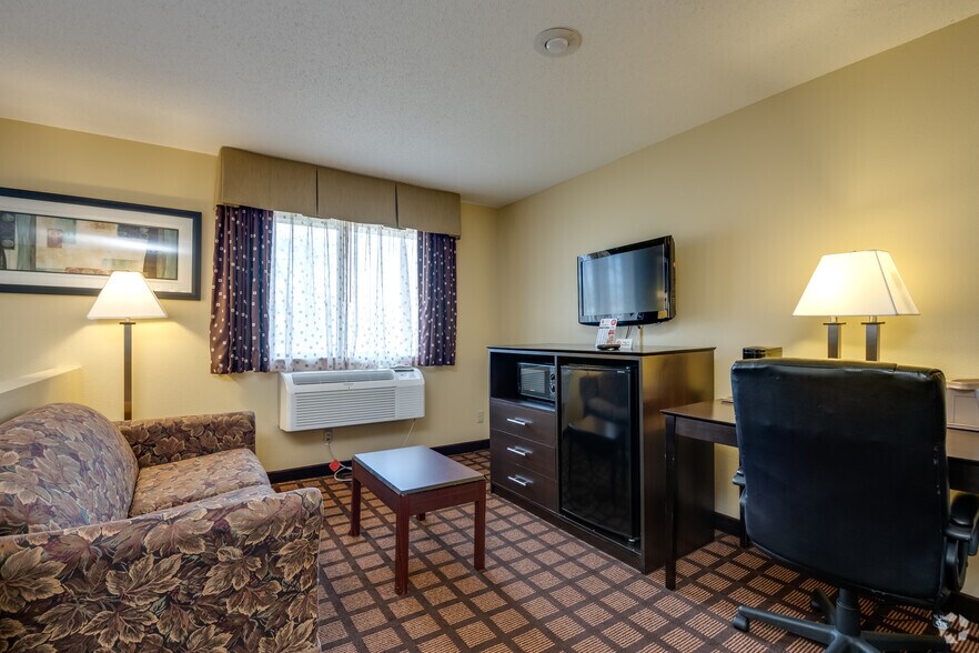 More Photos Of 917 E Milwaukee St, Whitewater Hotel For Sale