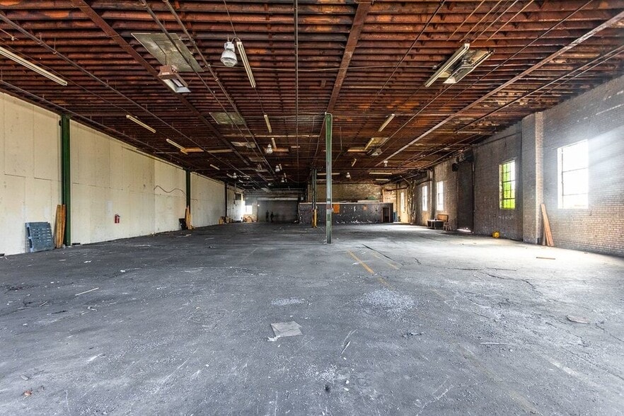More Photos Of 1539 Covert St, Ridgewood Warehouse For Lease