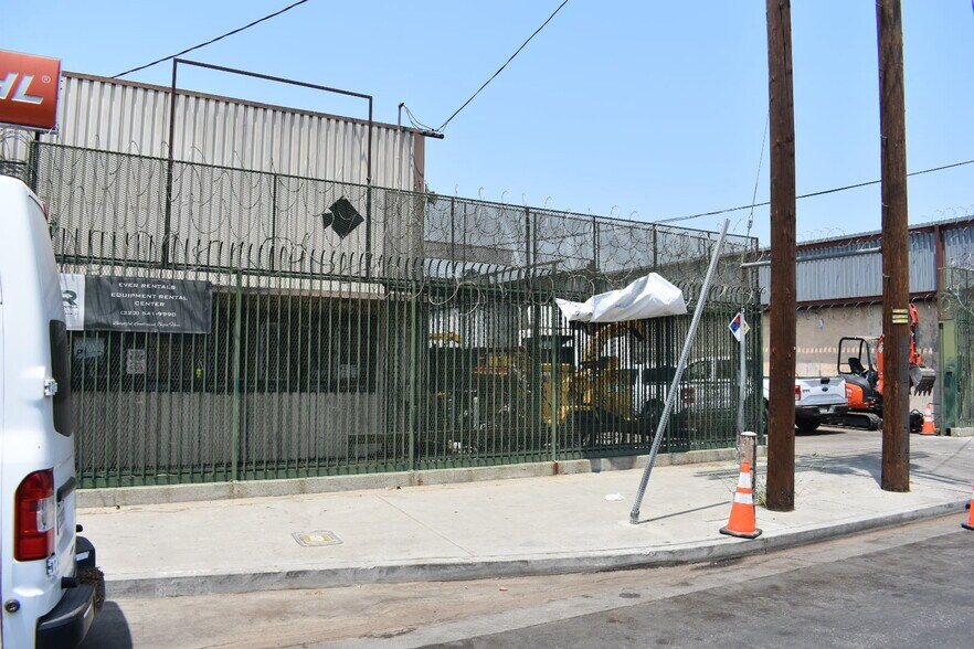 More Photos Of 8705 Crocker St, Los Angeles Land For Lease