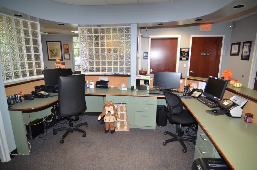 More Photos Of 611-624 Courtyard Dr, Hillsborough Medical For Sale