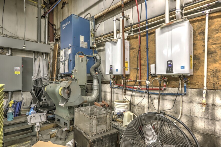 More Photos Of 15 Container Dr, Terryville Manufacturing For Sale