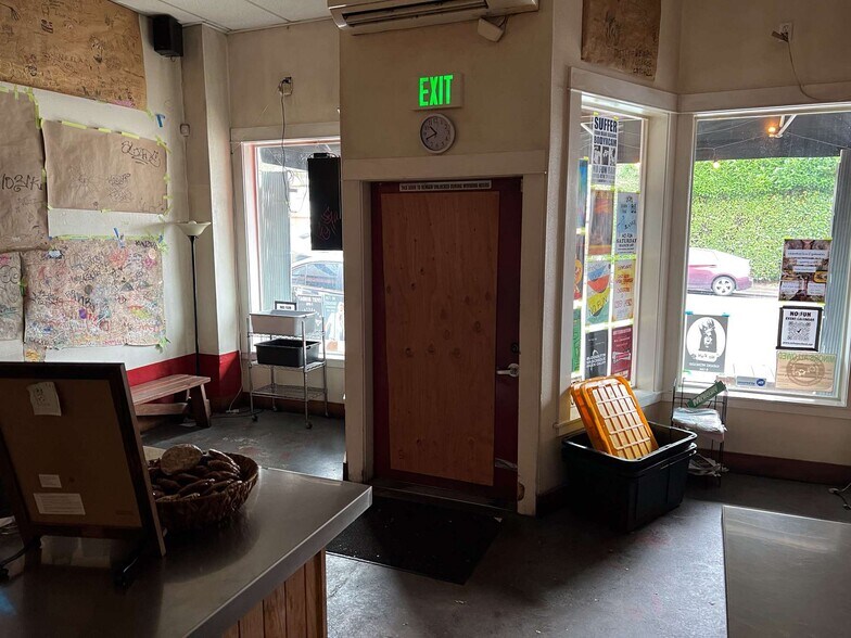 More Photos Of 1701-1719 SE Hawthorne Blvd, Portland Storefront For Sale