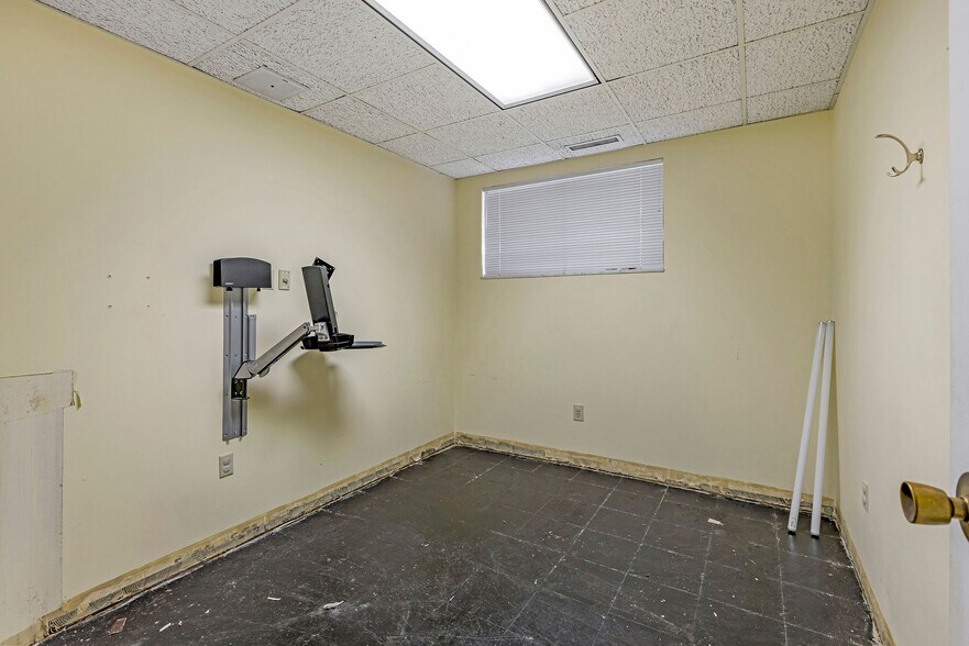 More Photos Of 9030 Montgomery Rd, Cincinnati Medical For Lease