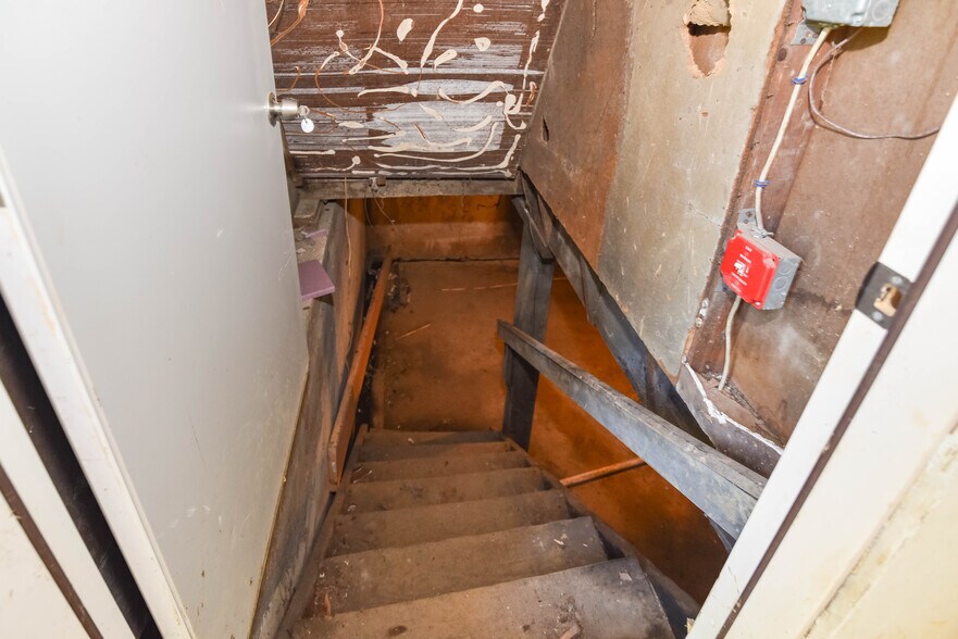 More Photos Of 3 Market St, Aberdeen Multifamily For Sale