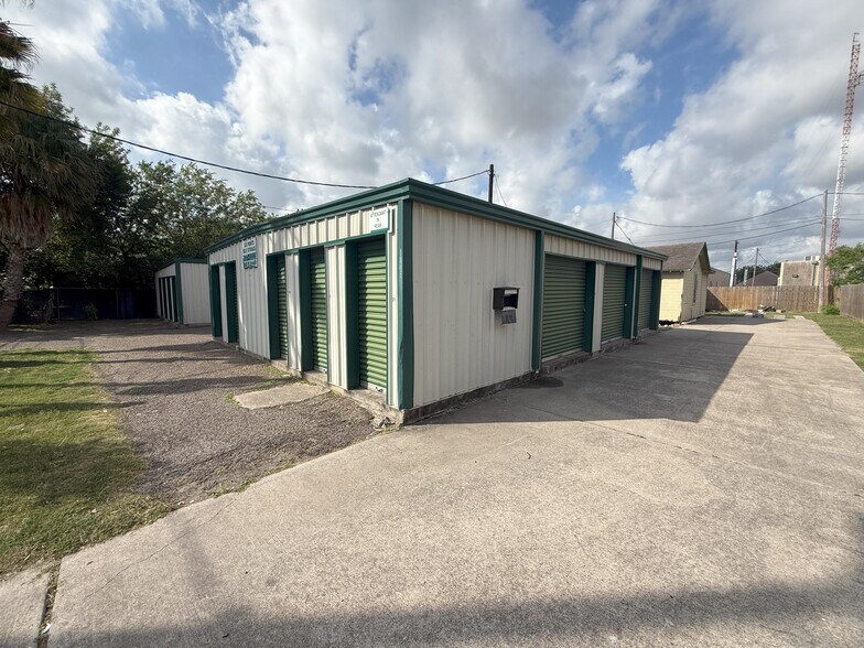 More Photos Of 1605 10th St, Corpus Christi Specialty For Sale