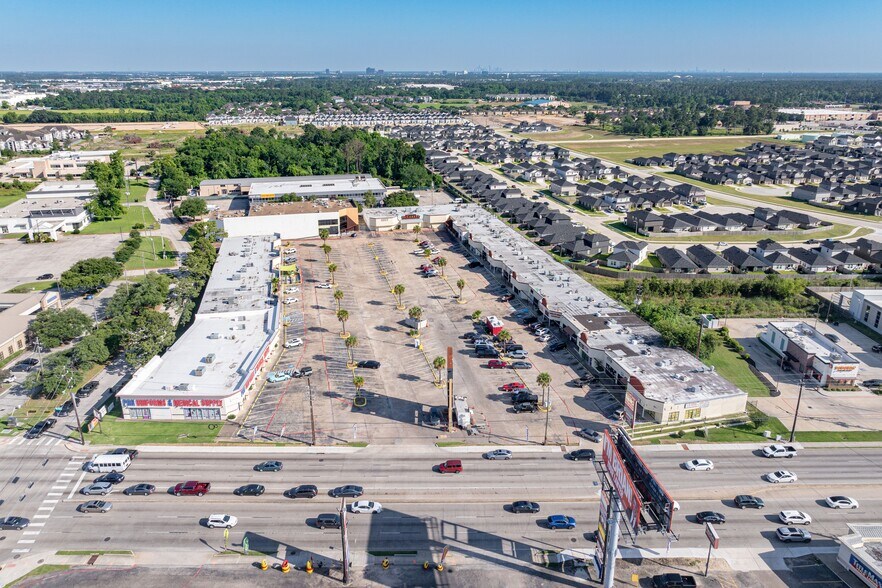 More Photos Of 921 Cypress Creek Pky, Houston Storefront For Sale