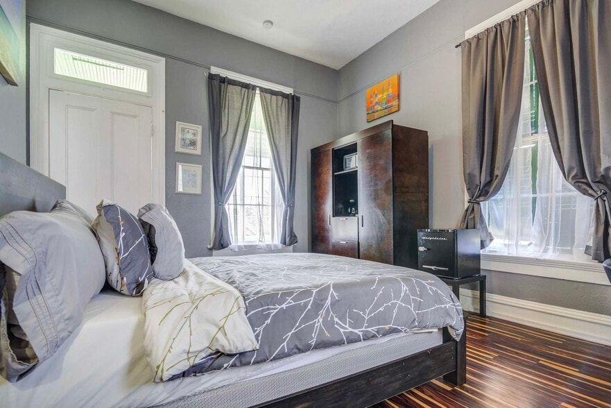 More Photos Of 1502 Market St, Galveston Hospitality For Sale