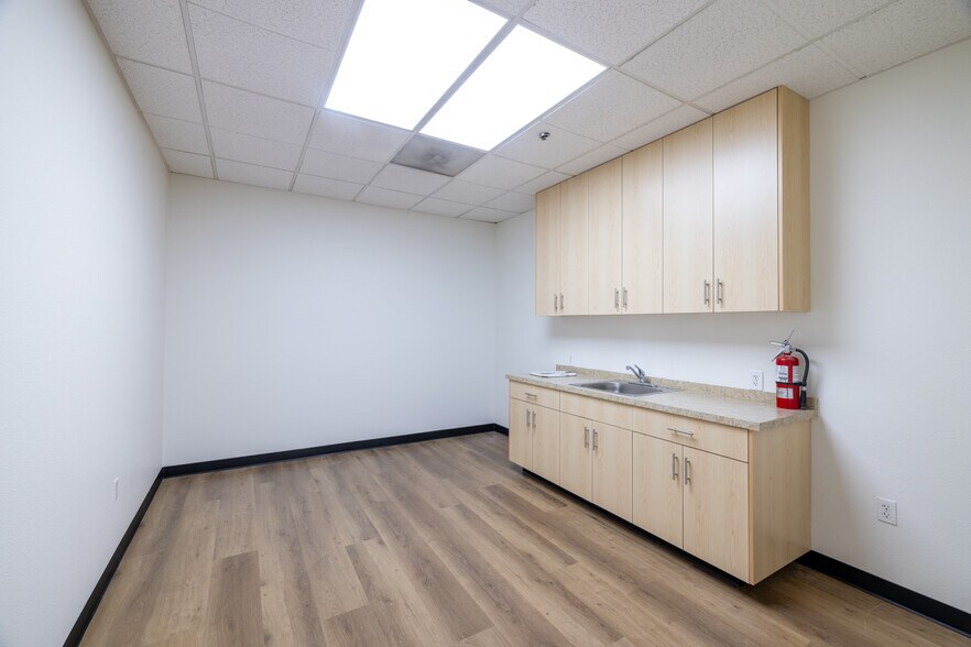 More Photos Of 14801 Able Ln, Huntington Beach Warehouse For Lease