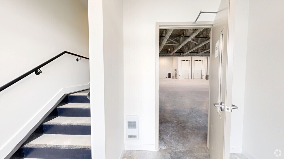 More Photos Of 7 King Edward St, Coquitlam Warehouse For Sale