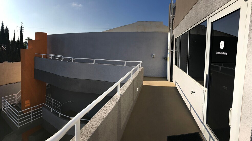 Primary Photo Of 509 N Sepulveda Blvd, Manhattan Beach Loft Creative Space For Sale