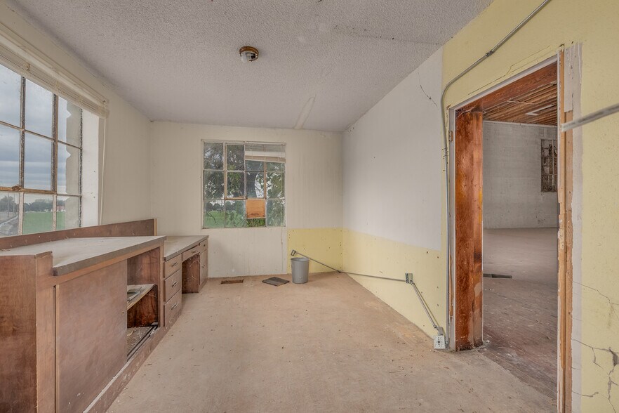 More Photos Of 2155 Paddock Ave, Weiser Office For Sale