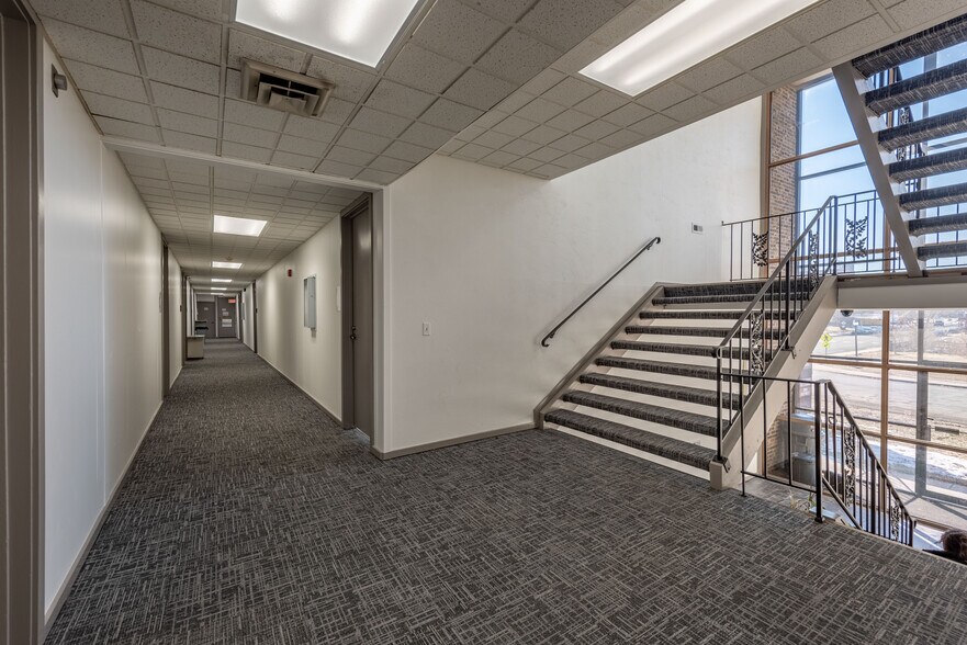 More Photos Of 7420 Unity Ave, Brooklyn Park Office For Sale