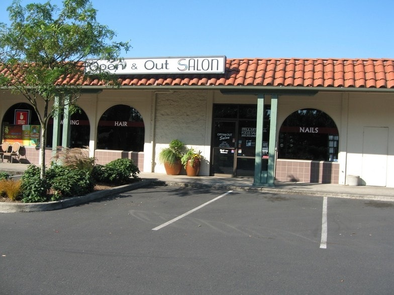 More Photos Of 6100-6130 SE King Rd, Portland Unknown For Lease