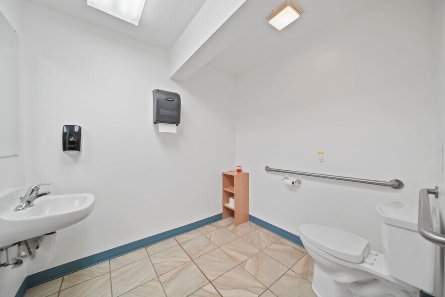 More Photos Of 3165 County Farm Rd, Jackson Medical For Sale