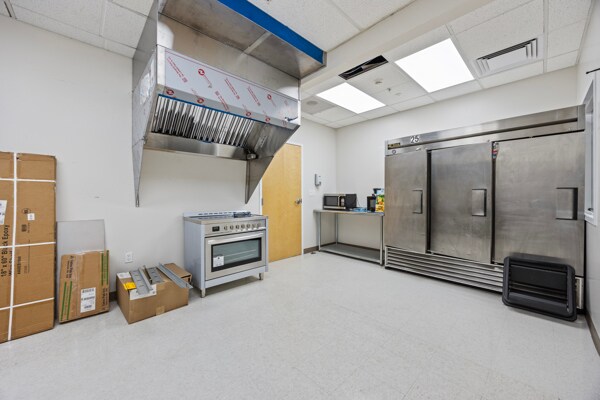 More Photos Of 4520 Military Rd, Niagara Falls Office For Sale