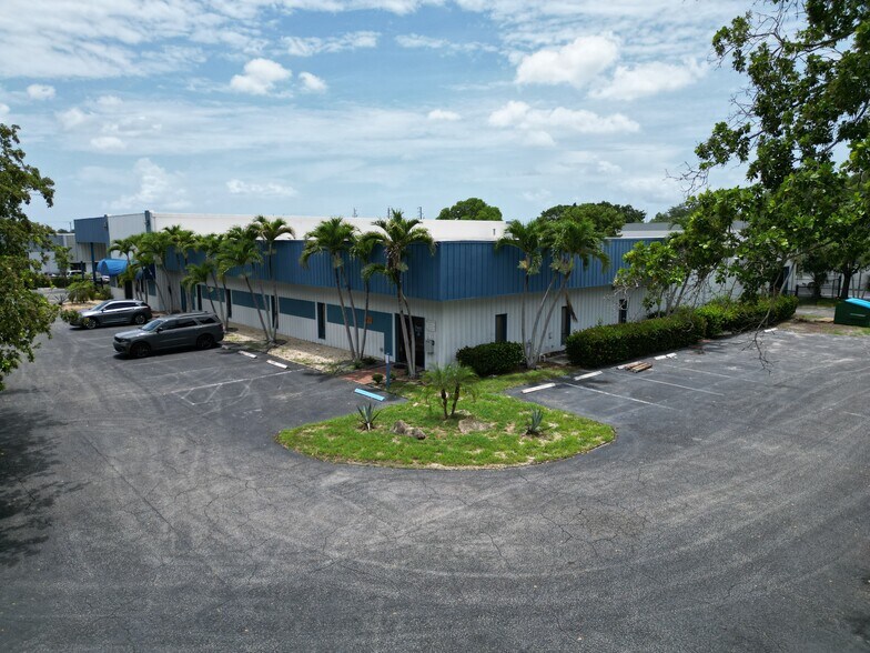 More Photos Of 3750 Prospect Ave, Riviera Beach Warehouse For Lease