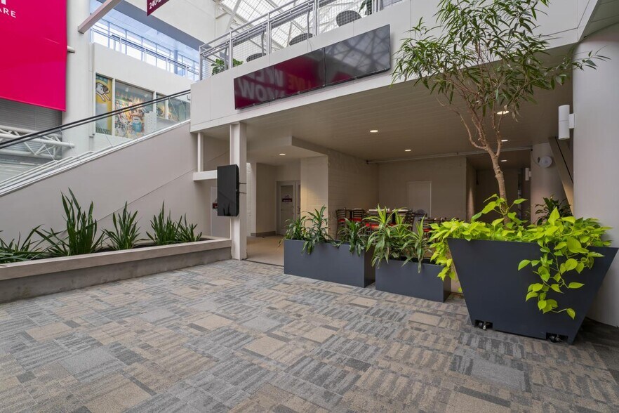 More Photos Of 51 S Pearl St, Albany Sports And Entertainment For Sale