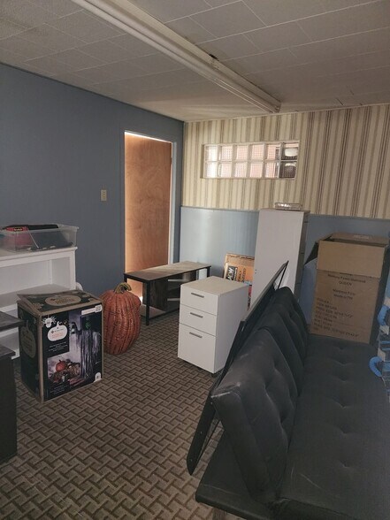 More Photos Of 205 S Cypress St, Pecos Office For Sale