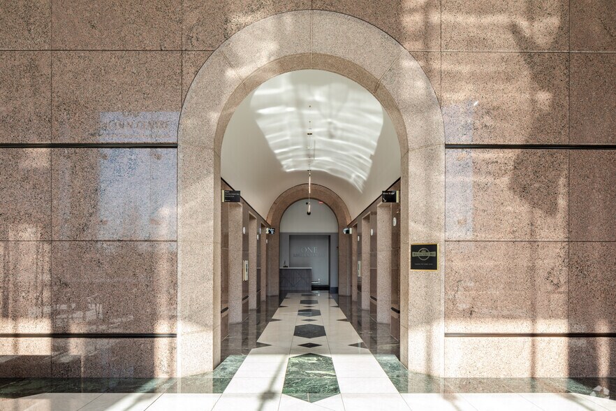 More Photos Of 18W140 Butterfield Rd, Oakbrook Terrace Office For Lease