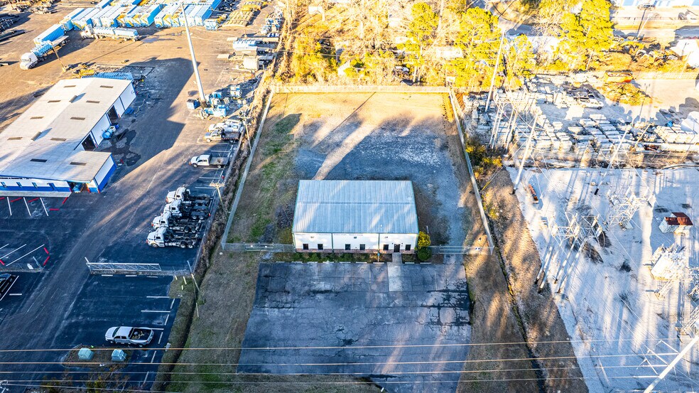 More Photos Of 1700 W 5th North St, Summerville Flex For Sale