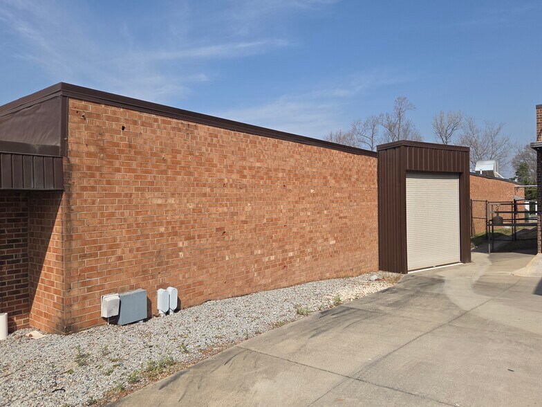 More Photos Of 1826 Albertson Rd, High Point Manufacturing For Lease