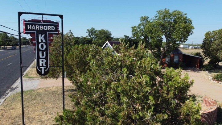 More Photos Of 2710 S Commercial Ave, Coleman Hotel For Sale