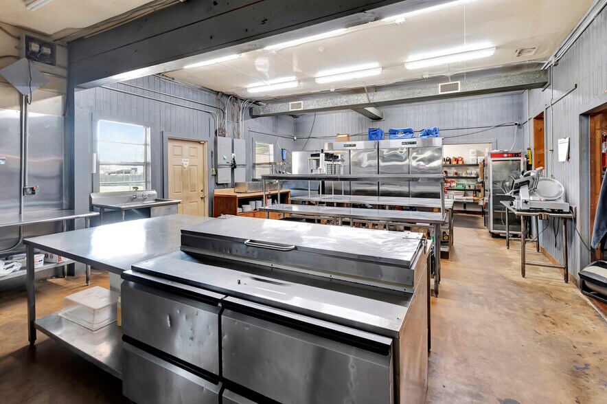 More Photos Of 321 Kolle Road, Inez General Retail For Sale