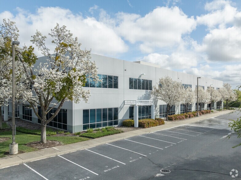 More Photos Of 10730 International Dr, Rancho Cordova Office For Lease