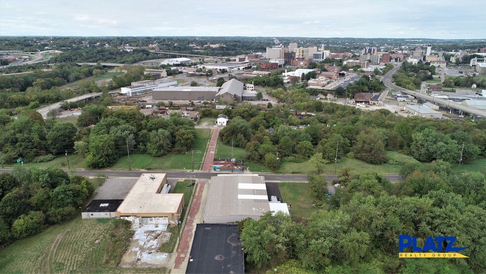 More Photos Of 107 N Hine St, Youngstown Industrial For Sale