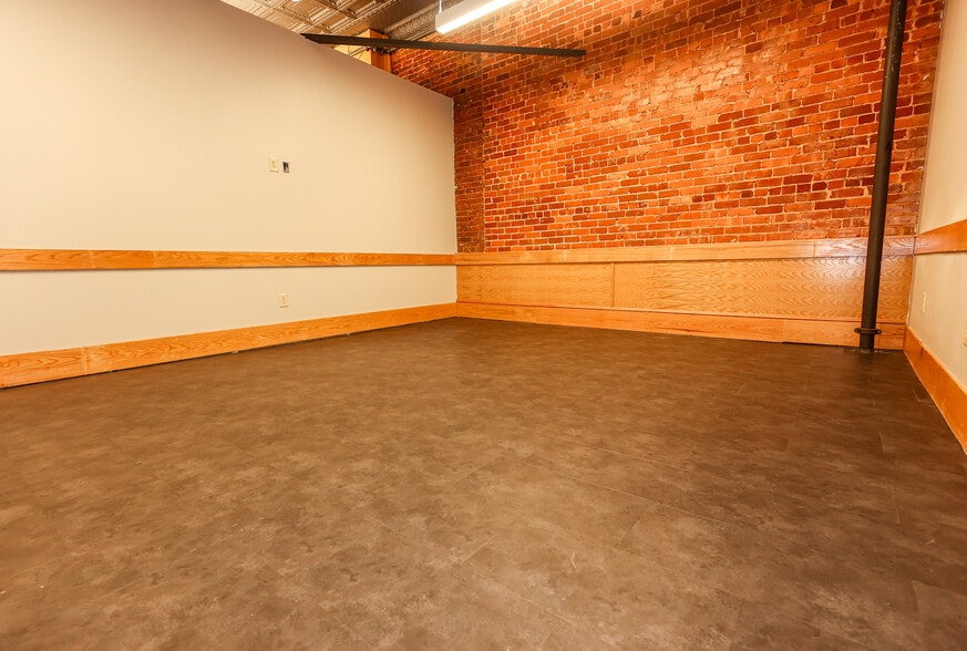 More Photos Of 154 Magnolia St, Spartanburg Storefront Retail Office For Lease