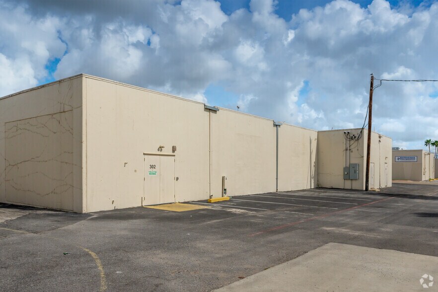 More Photos Of 216-410 N Ed Carey Dr, Harlingen Freestanding For Lease